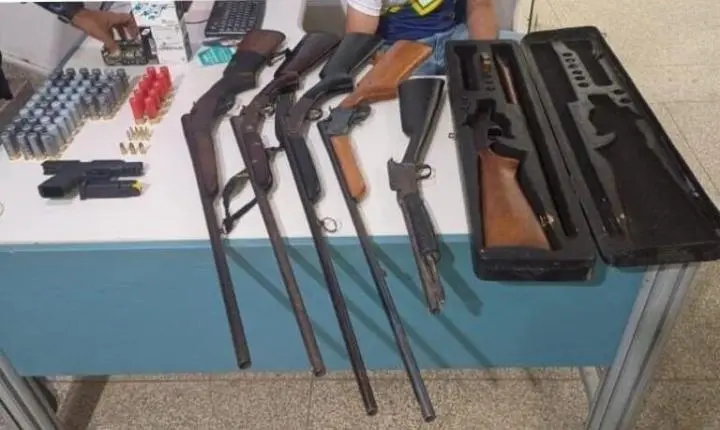 Força Tática detém quatro suspeitos e apreende armas na BR-364