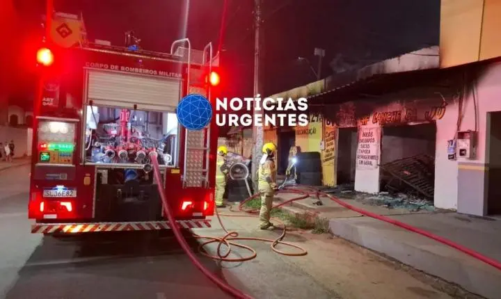 Incêndio de grandes proporções destrói comércios na Zona Leste