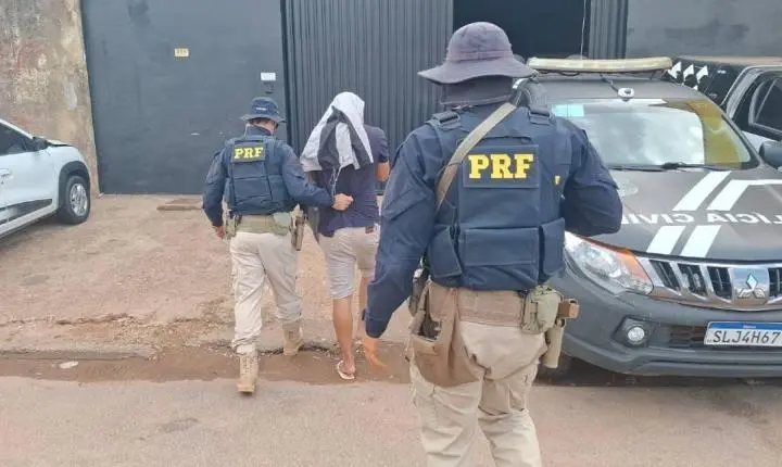 Jovem de 21 anos é preso com maconha e cocaína em táxi na BR-364