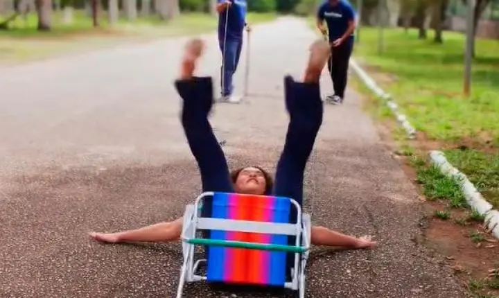 Luana Rocha e a arte da autorridicularização como estratégia de poder