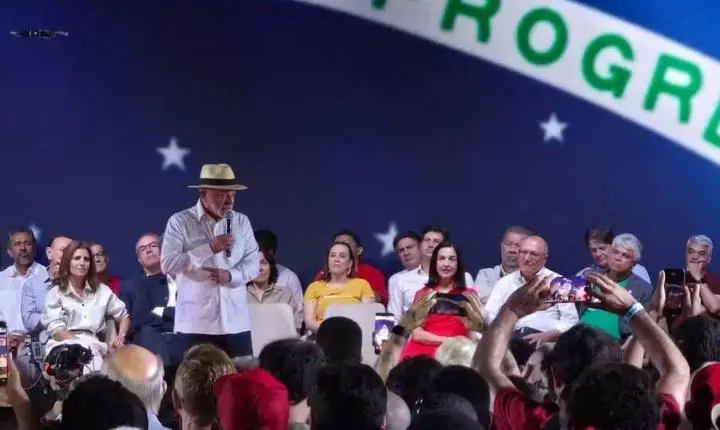 Lula promete ‘salto além do básico’ e oficializa candidatura à reeleição pelo PT