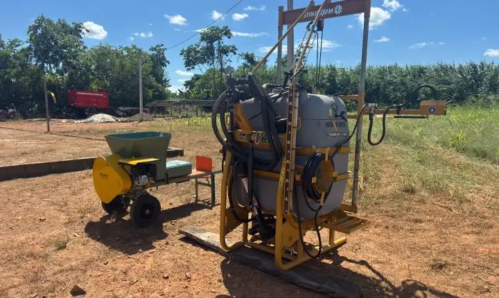 Mais investimentos para Nova União: deputado Alan Queiroz entrega equipamentos agrícolas para produtores rurais do município