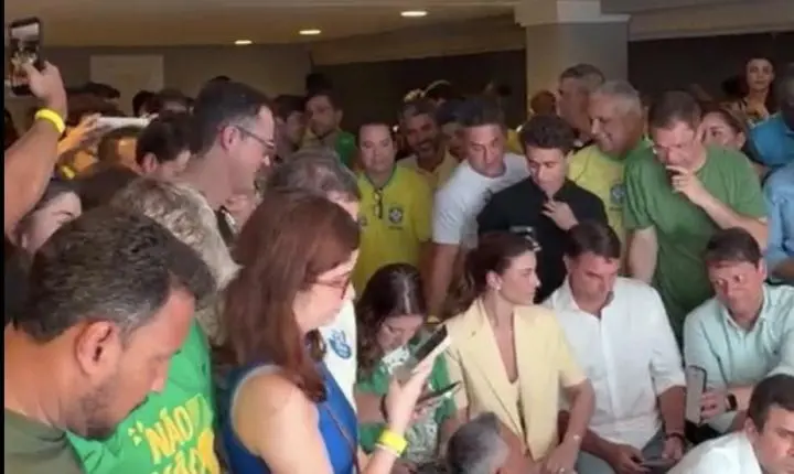 Marcos Rogério e Fernando Máximo acompanham apuração dos votos ao lado de Flávio Bolsonaro em Brasília