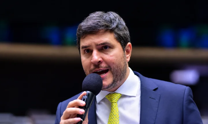 Maurício Carvalho apresenta novo requerimento e cobra instalação de comissão especial da PEC 47 na Câmara
