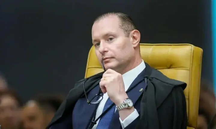 Ministro Cristiano Zanin dá 48 horas para Anatel esclarecer falhas no acesso gratuito a canais do TSE