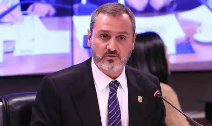 Ministro Flávio Dino determina a reintegração de Andrei Rodrigues ao cargo de diretor geral da Polícia Federal