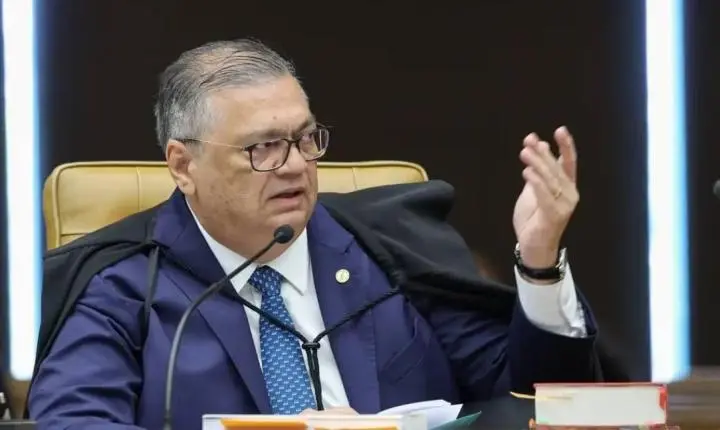 Ministros Flávio Dino e Cristiano Zanin defendem julgamento de Moraes e Mendonça na mesma sessão