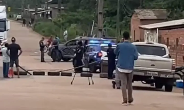 Moradores fazem manifesto e bloqueiam acesso ao Bairro Nacional na zona Norte de Porto Velho