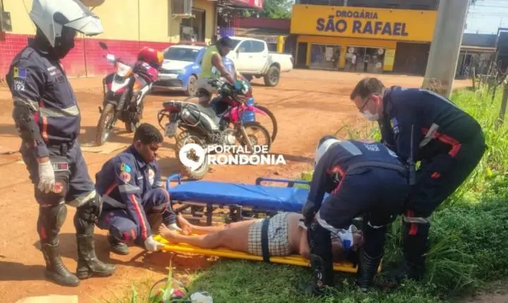 Motociclista embriagado cai de moto com passageira e acaba preso