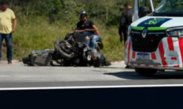 Motociclista fica gravemente ferido em colisão com utilitário na BR-364