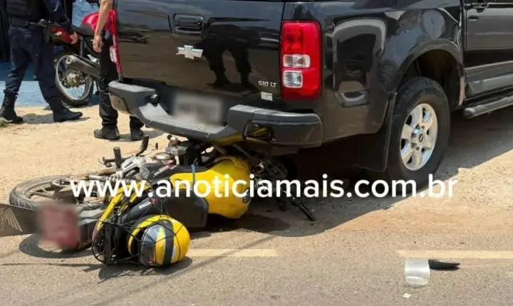 Mototaxista fica ferido depois de colisão com carro e caminhonete no centro de Jaru