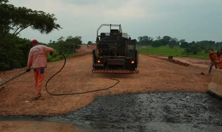 Obra na RO-473 avança para etapa de imprimação e deve melhorar o acesso a Teixeirópolis