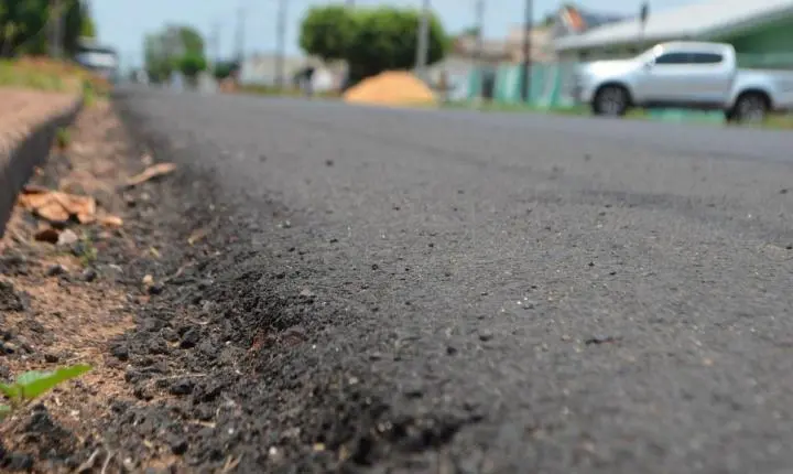 Obras de recapeamento avançam e transformam ruas de Pimenta Bueno com recursos de Ezequiel Neiva