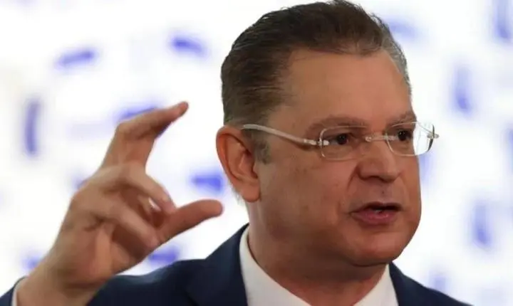 PEC 6×1: líder do PL promete pagamento por hora se Flávio for eleito