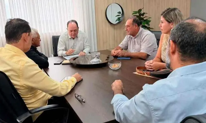 Pedro Fernandes recebe comitiva de Cacaulândia na Assembleia Legislativa