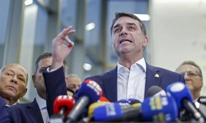 PF aciona autoridades da Argentina para verificar suposta fuga de Flávio Bolsonaro
