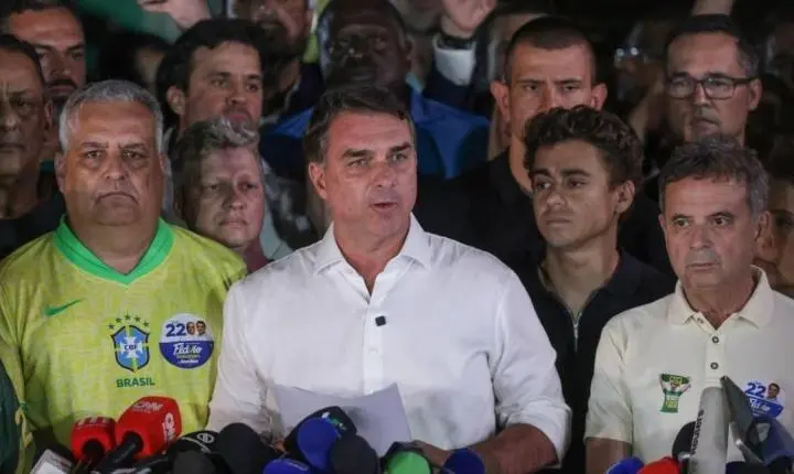 Polícia Federal abre investigação sobre fuga de Flávio Bolsonaro após descumprimento de medidas cautelares do STF