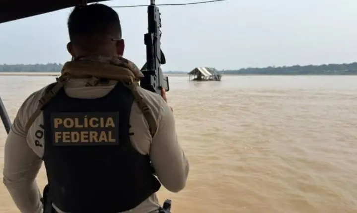 Polícia Federal e Ibama inutilizam 15 dragas de garimpo ilegal no decorrer de Operação Argos no Rio Madeira