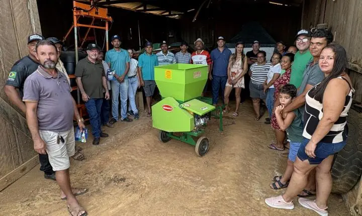 Produtores do consórcio Terra Prometida são beneficiados com implementos agrícolas com recursos do deputado Pedro Fernandes