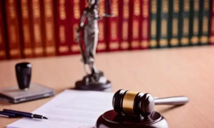 Professora é condenada a 16 anos por estupro de aluno