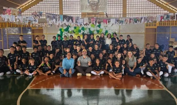 Rolim de Moura recebe kits esportivos para crianças
