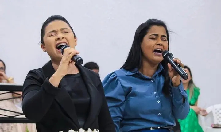 SAIBA QUEM ERA: Morre aos 38 anos famosa cantora gospel e emociona comunidade evangélica