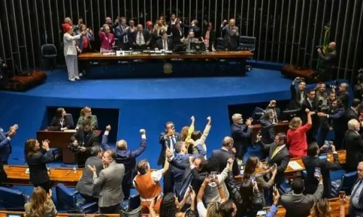 Senado aprova fim da escala 6×1 em votação histórica