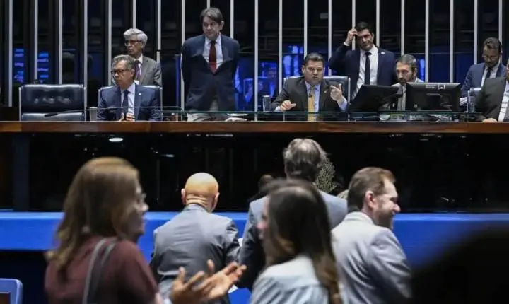 Senado Federal adia votação de PEC que acaba com a escala 6x1 para o período posterior ao processo eleitoral