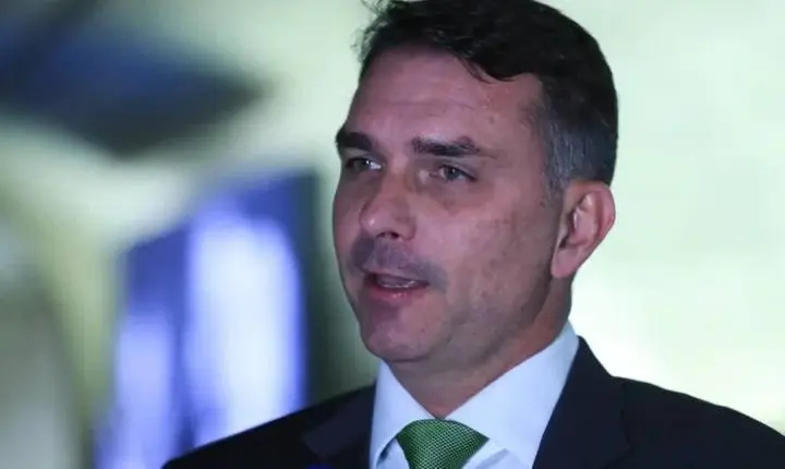 STF determina inquérito para investigar Flávio Bolsonaro por financiamento de filme com recursos do Banco Master