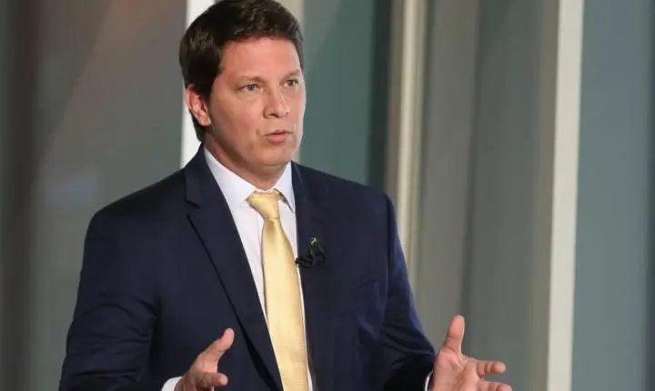 STF proíbe deputado Mario Frias de deixar o país e determina buscas em operação da Polícia Federal