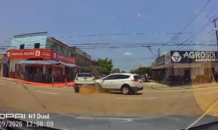 Vídeo registra forte colisão entre automóveis em cruzamento movimentado da zona leste de Porto Velho
